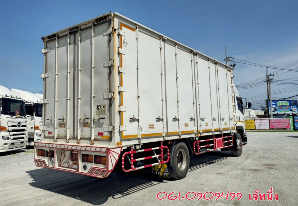 หกล้อตู้สิบบาน Isuzu Ftr 240 แรงม้า ปี 2558 (2715)