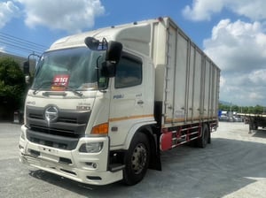 หกล้อตู้สิบบาน HINO FG8J 240 แรงม้า ปี 60 (7915) หกล้อตู้สิบบาน HINO FG8J 240 แรงม้า ปี 60 (7915)