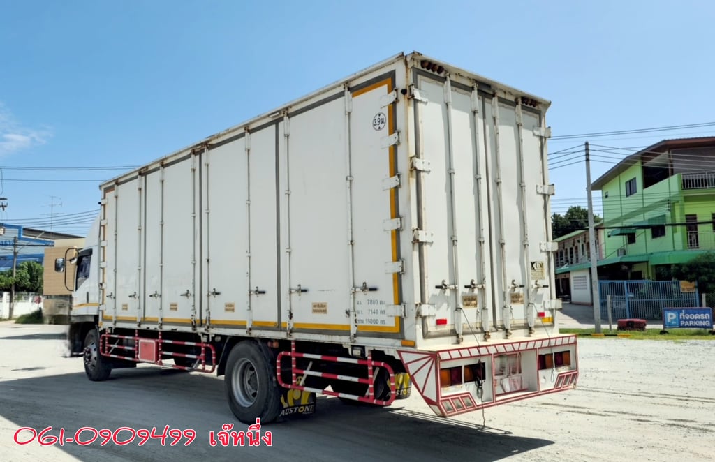 หกล้อตู้สิบบาน Isuzu Ftr 240 แรงม้า ปี 2558 (2715)