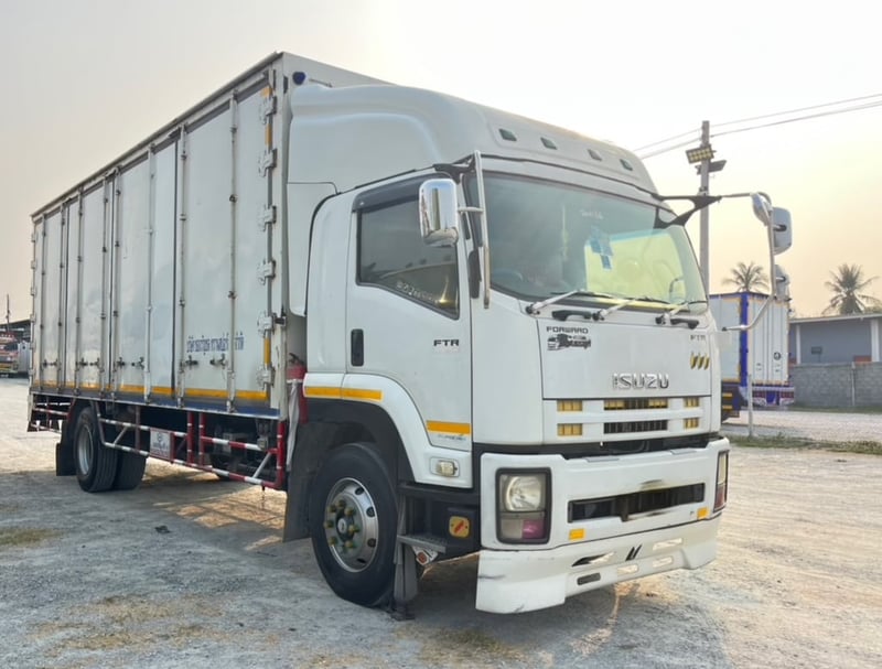 หกล้อสิบบาน ISUZU FTR 240 แรงม้า ปี 2557 (9785)
