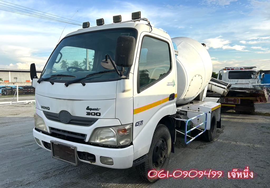 หกล้อโม่ปูน HINO XZU  150 แรงม้า ปี 55 (4973)