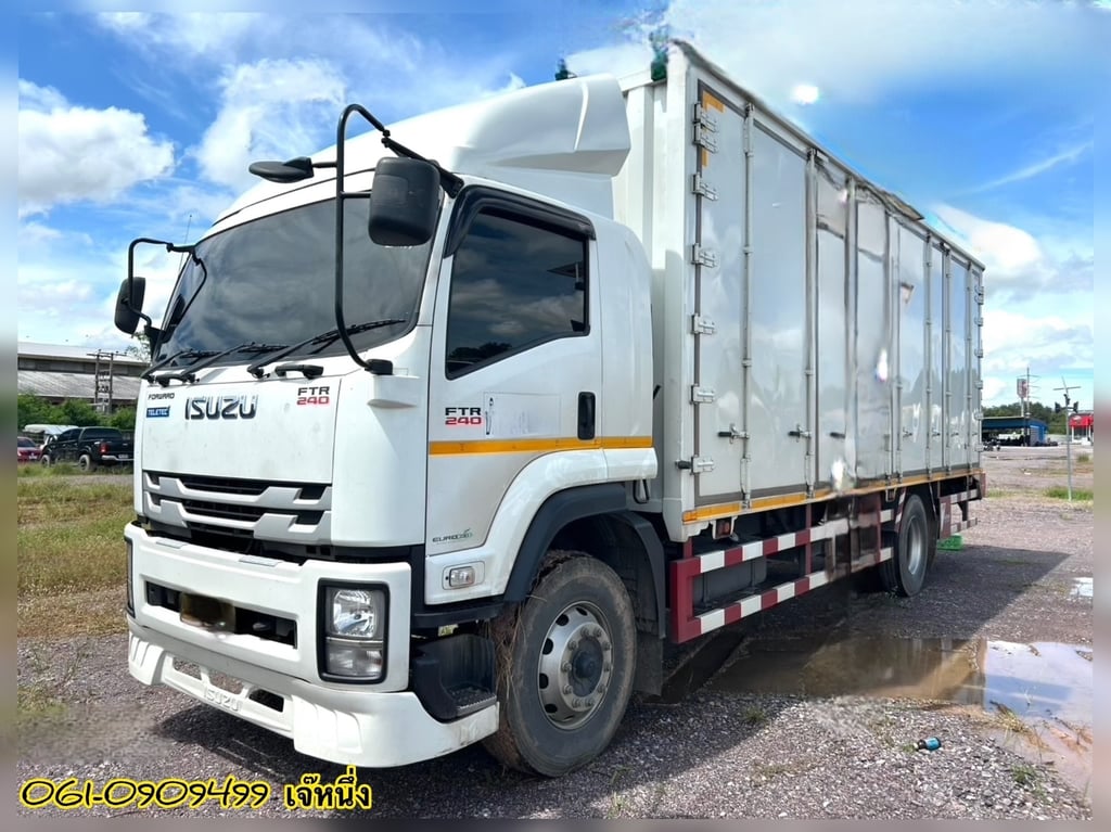 หกล้อตู้สิบบาน ISUZU FTR 240 แรงม้า ปี 2567 (1385) หกล้อตู้สิบบาน ISUZU FTR 240 แรงม้า ปี 2567 (1385)