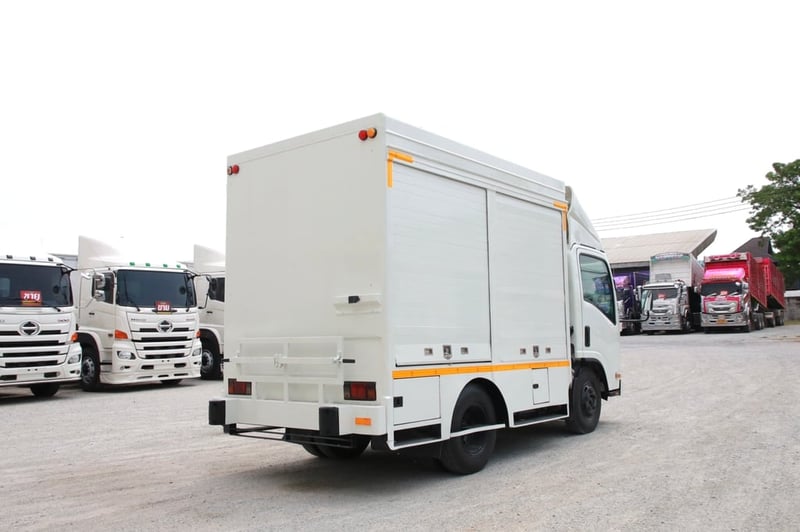หกล้อ FOOD TRUCK ISUZU NMR 130 แรงม้า ปี 2558 (3140)