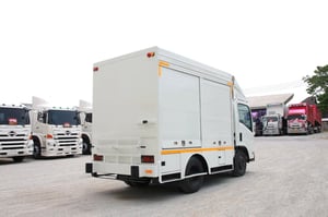 หกล้อ FOOD TRUCK ISUZU NMR 130 แรงม้า ปี 2558 (3140)