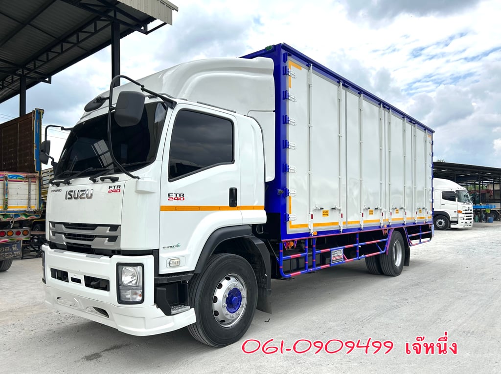 หกล้อตู้สิบบาน Isuzu Ftr 240 แรงม้า ปี 2566 (3438)