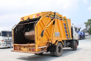 หกล้อบรรทุกขยะ HINO FG8J  240 แรง ปี 2566 (4039)