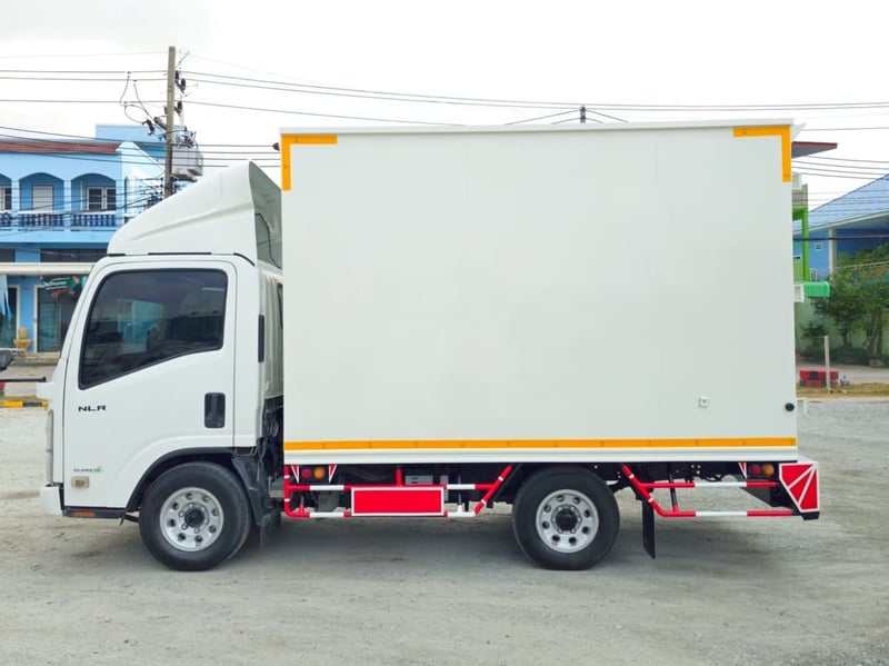 👉สี่ล้อตู้ทึบ ISUZU NLR  130 แรงม้า ปี 2563 (2632)