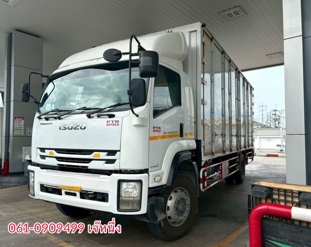 หกล้อตู้สิบบาน Isuzu Ftr 240 แรงม้า ปี 2561 (8682) หกล้อตู้สิบบาน Isuzu Ftr 240 แรงม้า ปี 2561 (8682)