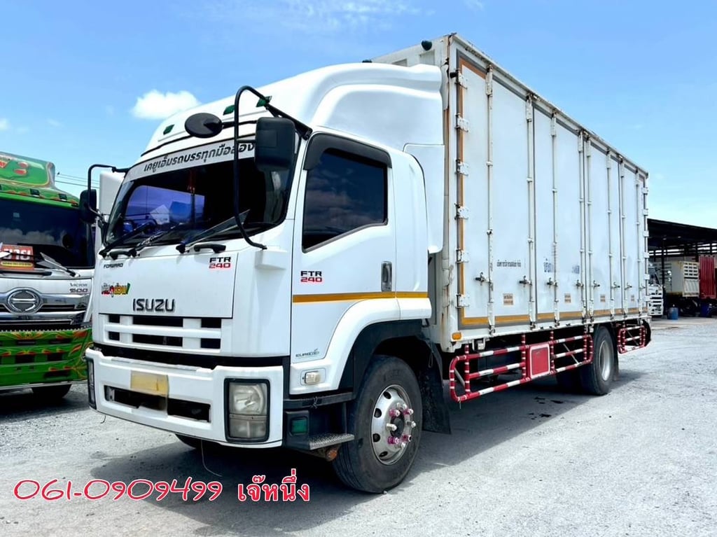 หกล้อตู้สิบบาน Isuzu Ftr 240 แรงม้า ปี 2558 (2715) หกล้อตู้สิบบาน Isuzu Ftr 240 แรงม้า ปี 2558 (2715)