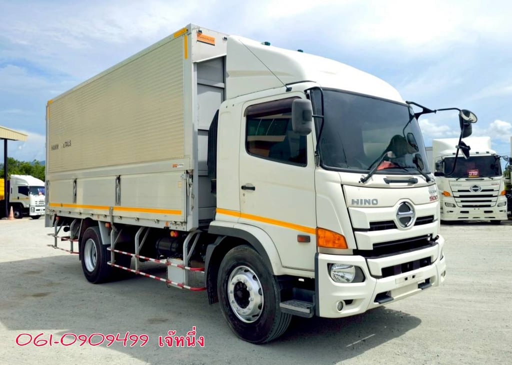 หกล้อตู้ Hino FG8J  240 แรงม้า ปี 2563 (3995)