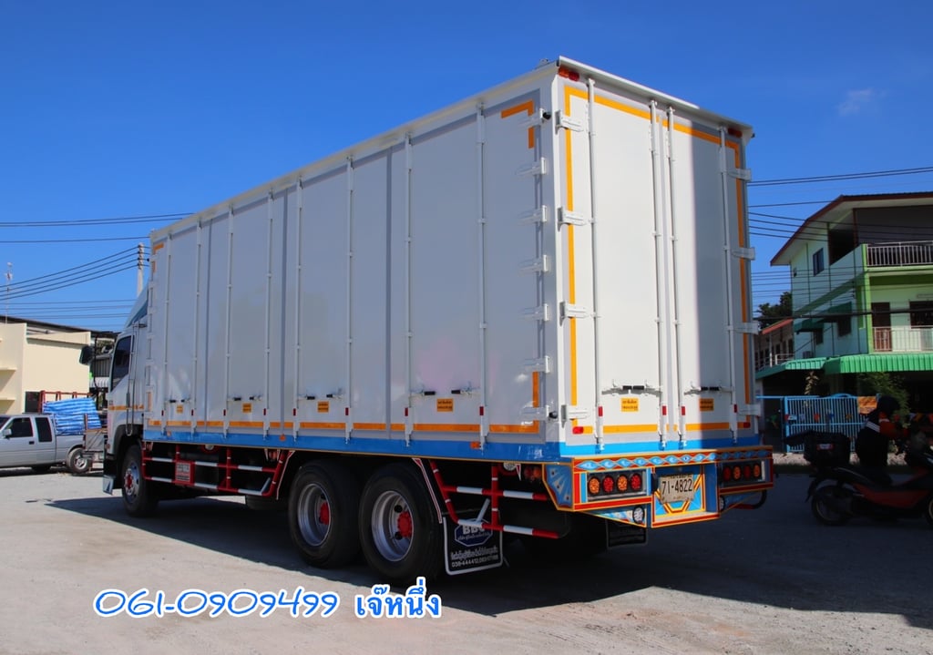 สิบล้อตู้สิบบาน Isuzu Fvm  240 แรงม้า ปี 2556 (4822)
