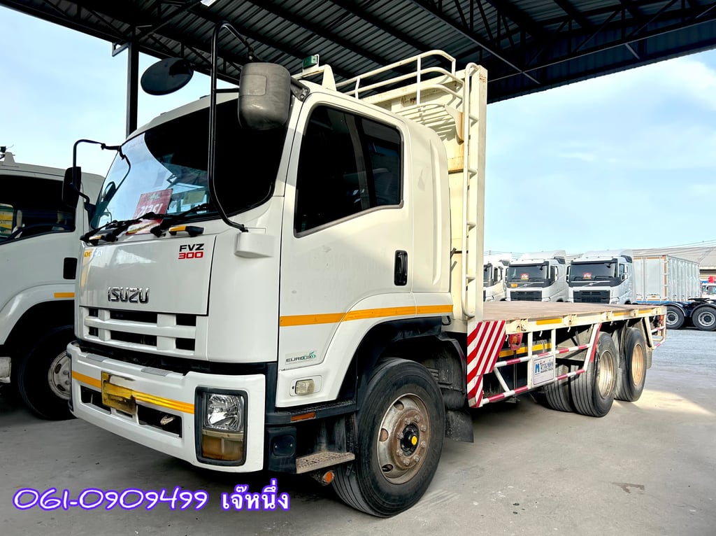สิบล้อพื้นเรียบสองเพลา Isuzu Fvz  300 แรงม้า  ปี 2557 (0832)