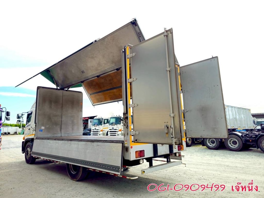 หกล้อตู้ Hino FG8J  240 แรงม้า ปี 2563 (3995)
