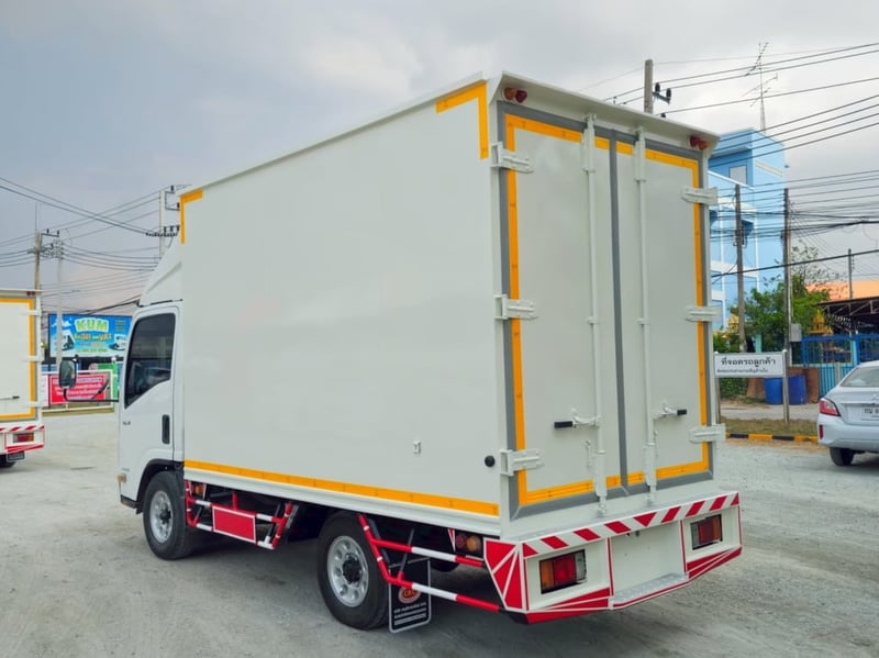 👉สี่ล้อตู้ทึบ ISUZU NLR  130 แรงม้า ปี 2563 (2632)