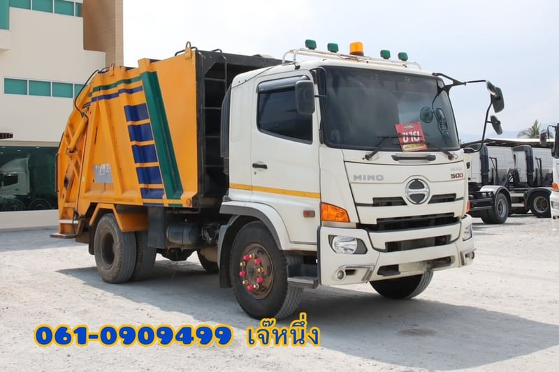 หกล้อบรรทุกขยะ HINO FG8J  240 แรง ปี 2566 (4039)