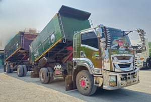 👉หกล้อดั้มพ์ ISUZU FTR 240 แรงม้า ปี 65 (5403) 👉หางดั้มพ์สองเพลา อู่ เดอะฟีนิกซ์ ปี 65 (5404) 👉หกล้อดั้มพ์ ISUZU FTR 240 แรงม้า ปี 65 (5403) 👉หางดั้มพ์สองเพลา อู่ เดอะฟีนิกซ์ ปี 65 (5404)