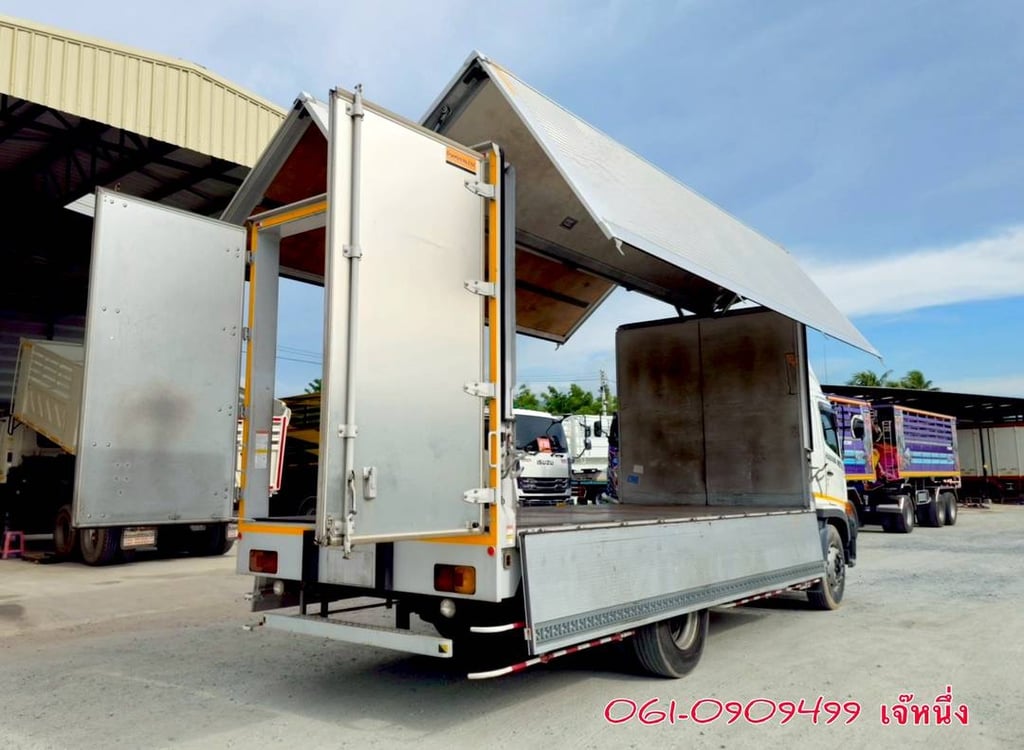 หกล้อตู้ Hino FG8J  240 แรงม้า ปี 2563 (3995)