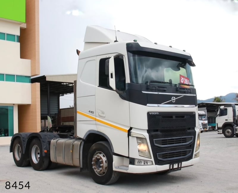 🔥 ขายตัด! 1,180,000 บาn  ☎️สนใจโทร. 061-0909499  สิบล้อหัวลากสองเพลา Volvo FH 440 แรงม้า ปี 58 (8454)