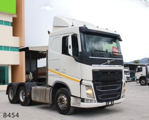 🔥 ขายตัด! 1,180,000 บาn  ☎️สนใจโทร. 061-0909499  สิบล้อหัวลากสองเพลา Volvo FH 440 แรงม้า ปี 58 (8454)