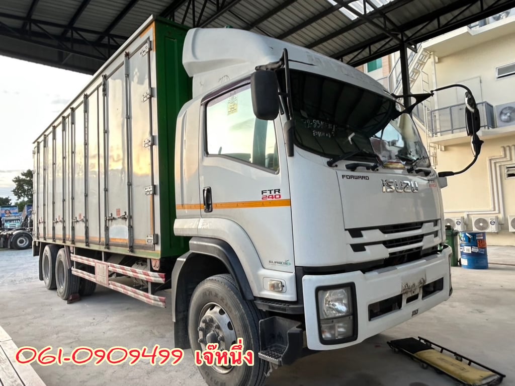 สิบล้อตู้สิบบาน Isuzu Ftr 240 แรงม้า ปี 2562 (8315)