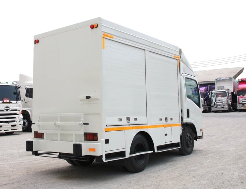 🔥 โอกาสทองของคนอยากมีธุรกิจตัวเอง!  หกล้อ FOOD TRUCK ISUZU NMR 130 แรงม้า ปี 2558 (3140)