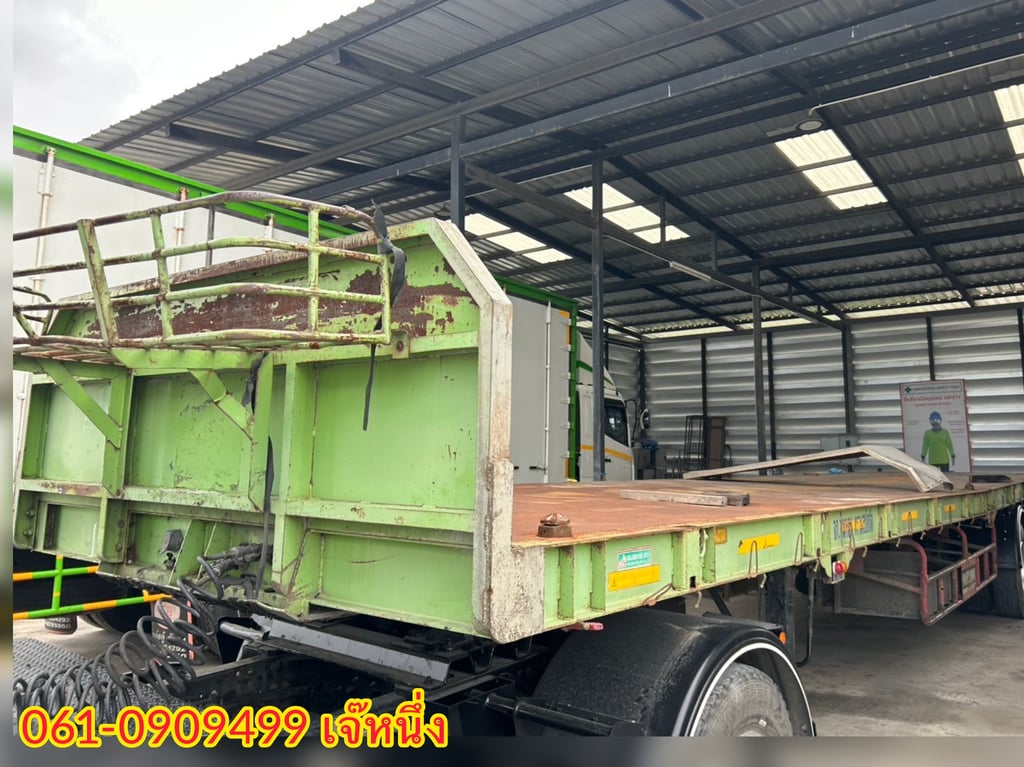 หางพื้นเรียบสามเพลา อู่ พานทอง ปี 2558 (7339) หางพื้นเรียบสามเพลา อู่ พานทอง ปี 2558 (7339)