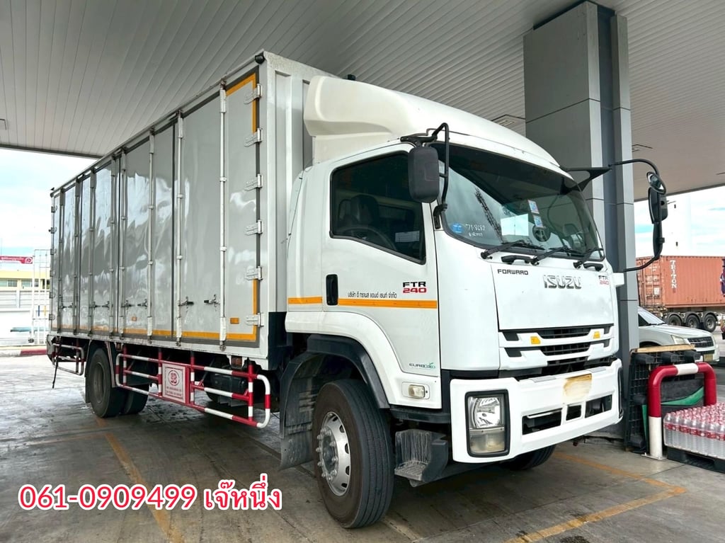 หกล้อตู้สิบบาน Isuzu Ftr 240 แรงม้า ปี 2561 (8682) หกล้อตู้สิบบาน Isuzu Ftr 240 แรงม้า ปี 2561 (8682)