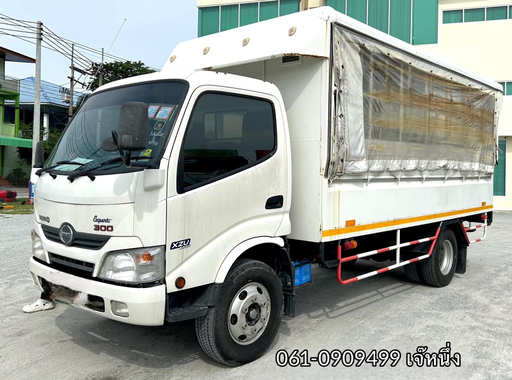 หกล้อโดยสาร Hino Xzu  150 แรงม้า ปี 2557 (0756)