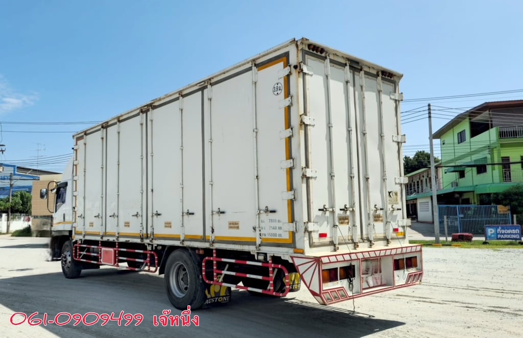 หกล้อตู้สิบบาน Isuzu Ftr 240 แรงม้า ปี 2558 (2715) หกล้อตู้สิบบาน Isuzu Ftr 240 แรงม้า ปี 2558 (2715)