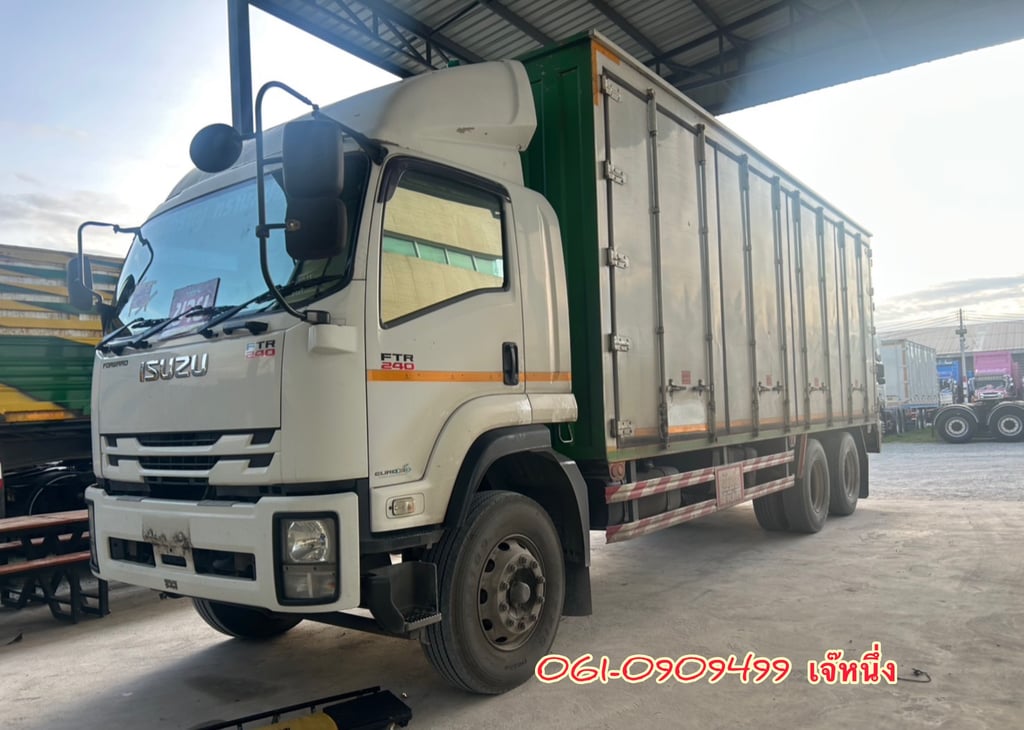 สิบล้อตู้สิบบาน Isuzu Ftr 240 แรงม้า ปี 2562 (8315)
