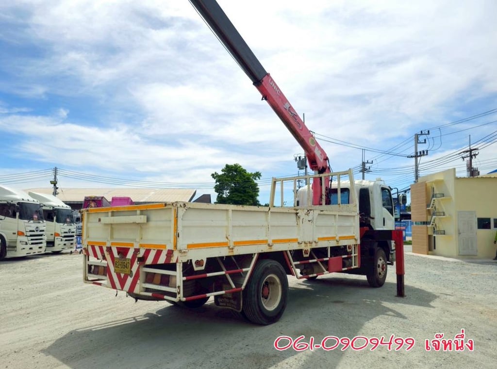 หกล้อติดเครน Isuzu Ftr 240 แรงม้า  ปี 2557 (0947) ติดเครน UNIC 5 ตัน 4 ปอก