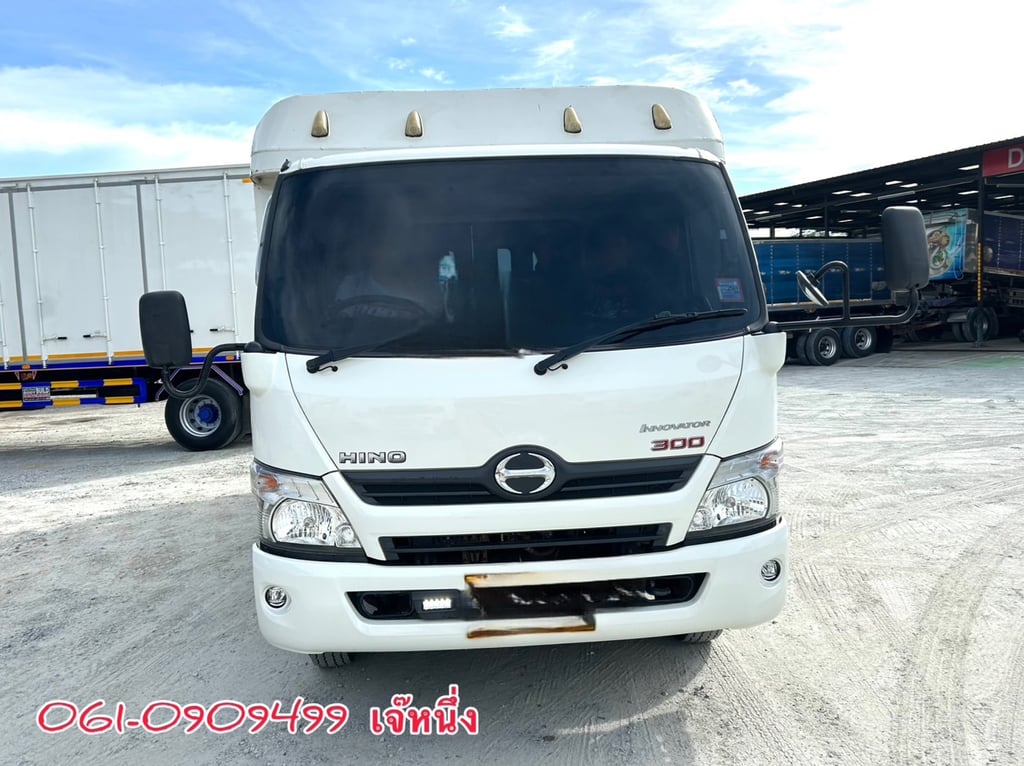 หกล้อโดยสาร Hino Xzu 150 แรง ปี 2566 (2429) หกล้อโดยสาร Hino Xzu 150 แรง ปี 2566 (2429)