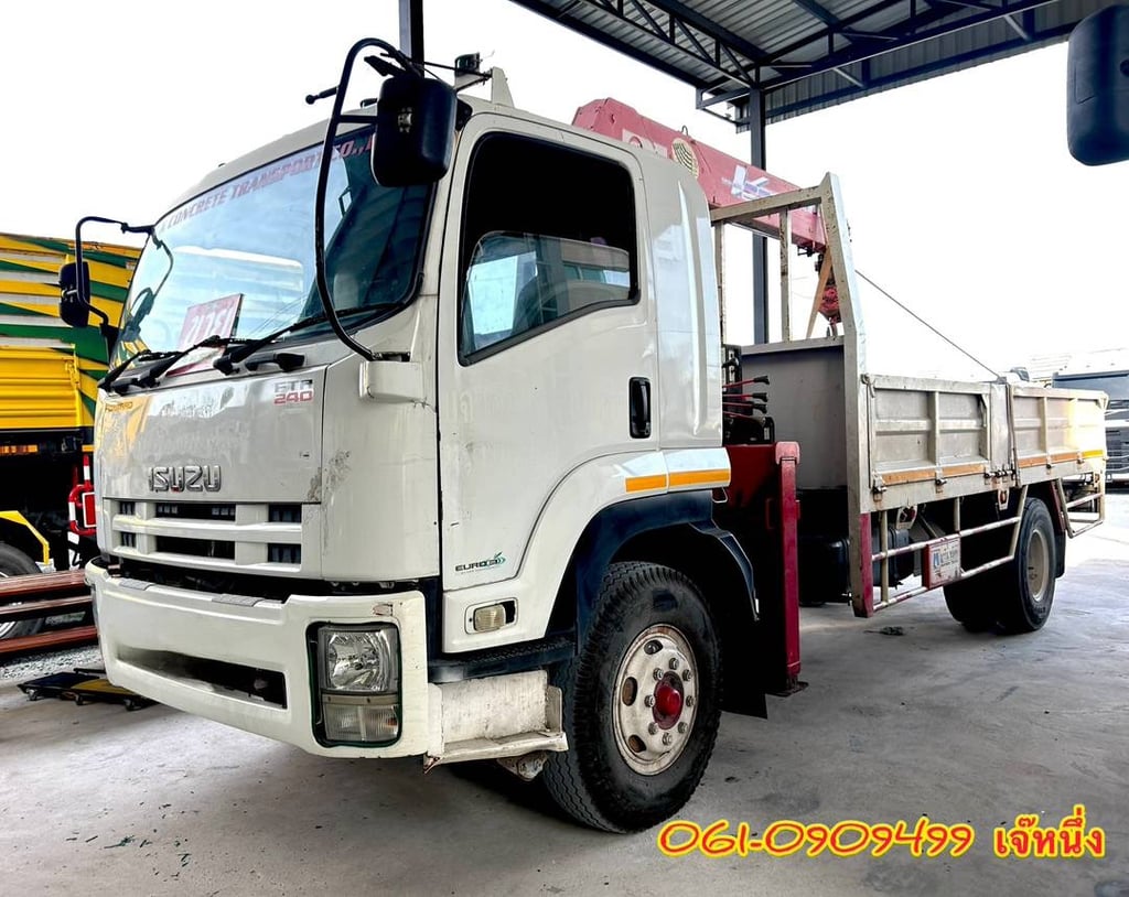 หกล้อติดเครน Isuzu Ftr 240 แรงม้า ปี 2557 (0947) หกล้อติดเครน Isuzu Ftr 240 แรงม้า ปี 2557 (0947)