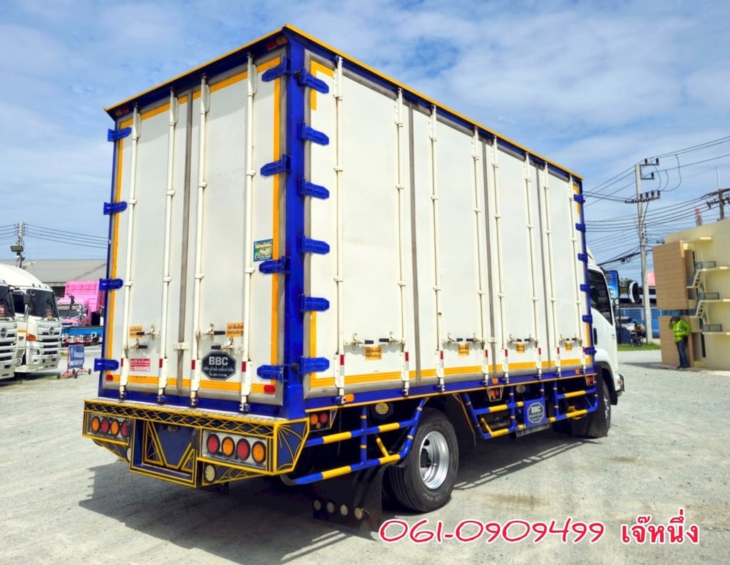 หกล้อตู้สิบบาน 5.5 เมตร Isuzu Frr 210 แรงม้า ปี 2565 (3306)