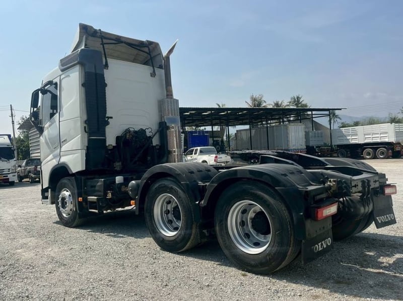 สิบล้อหัวลากสองเพลา Volvo FH 440 แรงม้า ปี 58 (8454) สิบล้อหัวลากสองเพลา Volvo FH 440 แรงม้า ปี 58 (8454)