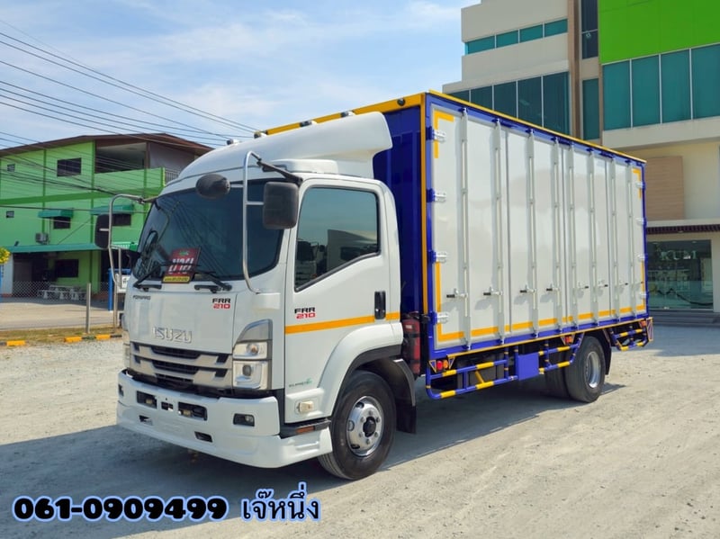 หกล้อตู้ทึบ ISUZU FRR 210 แรงม้า ปี 2566 (8215)