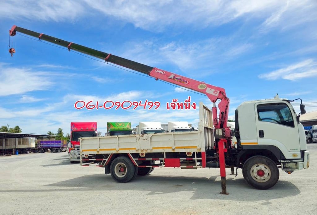 หกล้อติดเครน Isuzu Ftr 240 แรงม้า  ปี 2557 (0947) ติดเครน UNIC 5 ตัน 4 ปอก