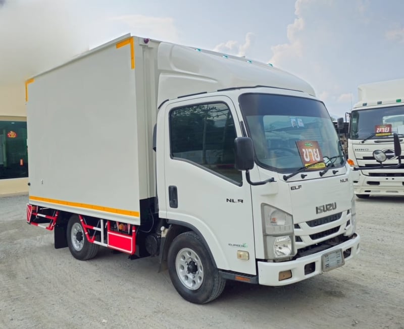 สี่ล้อตู้ทึบ ISUZU NLR  130 แรงม้า ปี 2563 (2632)