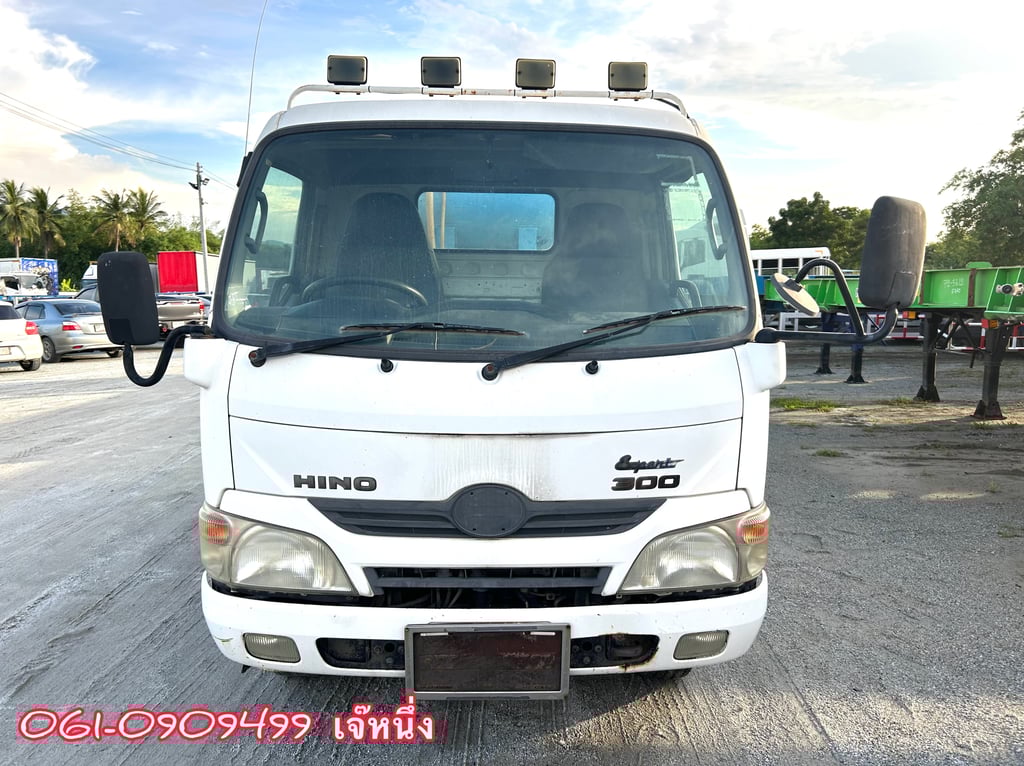 หกล้อโม่ปูน HINO XZU  150 แรงม้า ปี 55 (4973)