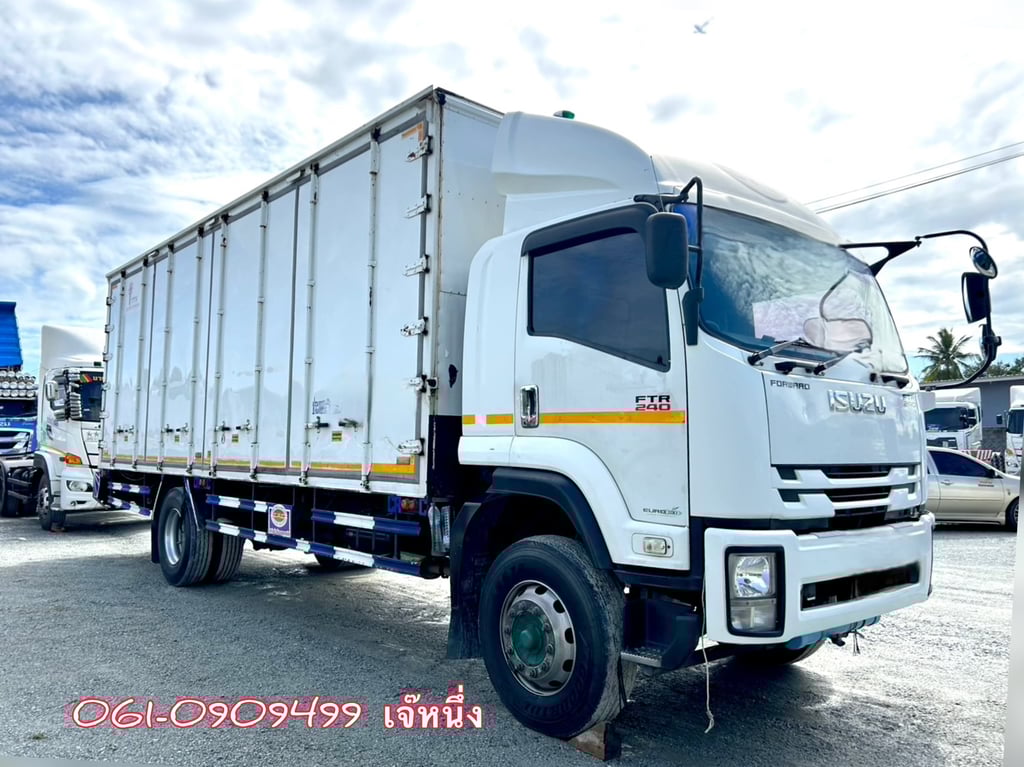 หกล้อตู้สิบบาน Isuzu Ftr 240 แรงม้า ปี 2562 (0628)