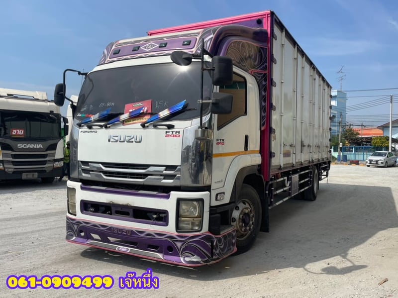 หกล้อตู้สิบบาน Isuzu Ftr 240 แรงม้า ปี 2554 (8574) หกล้อตู้สิบบาน Isuzu Ftr 240 แรงม้า ปี 2554 (8574)