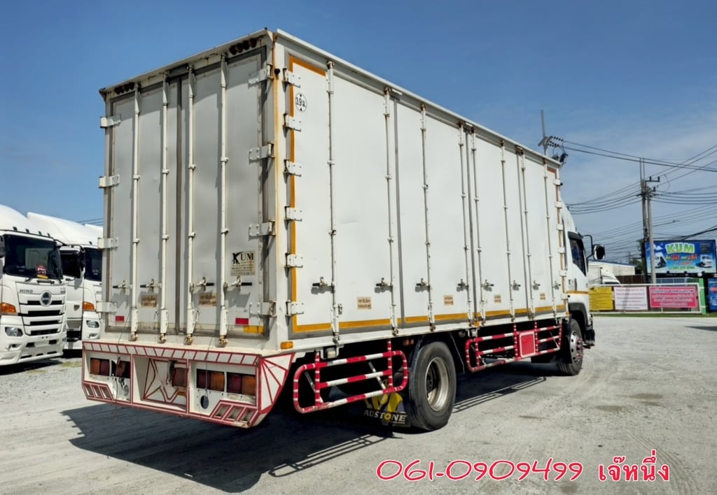 หกล้อตู้สิบบาน Isuzu Ftr 240 แรงม้า ปี 2558 (2715) หกล้อตู้สิบบาน Isuzu Ftr 240 แรงม้า ปี 2558 (2715)