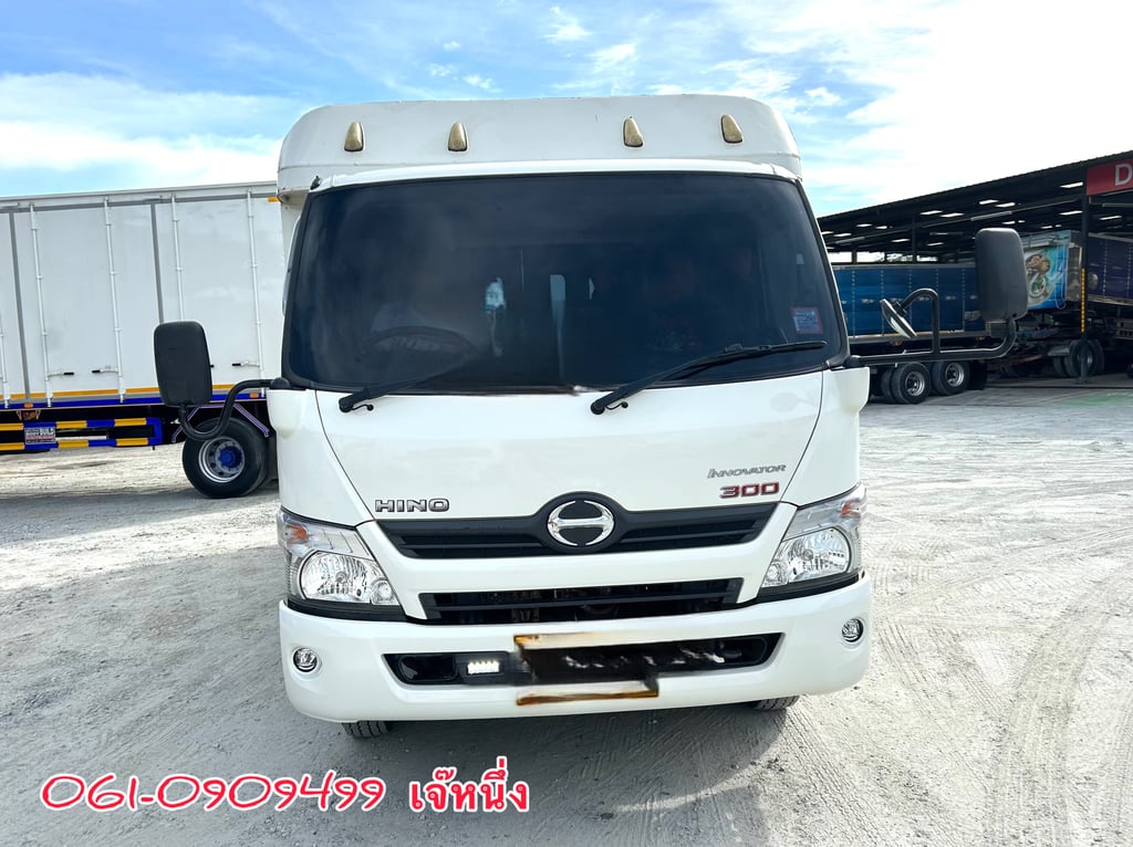 หกล้อโดยสาร Hino Xzu  150 แรง ปี 2566 ไมล์ 3 หมื่นโล (2429)