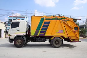 หกล้อบรรทุกขยะ HINO FG8J  240 แรง ปี 2566 (4039)