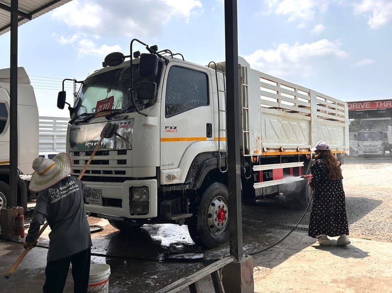 ล้างหล่อๆ รอแล้วคร้าบบ😎 เครดิตดีจัดให้ ฟรีดาวน์ไปเลย *Vายตัดเพียง 1,190,000 บาn ** เงินสดรวมVat ให้แล้ว สิบล้อดั้มพ์ อู่สามมิตร ISUZU FXZ 360 แรงม้า ปี 57 (4857) ล้างหล่อๆ รอแล้วคร้าบบ😎 เครดิตดีจัดให้ ฟรีดาวน์ไปเลย *Vายตัดเพียง 1,190,000 บาn ** เงินสดรวมVat ให้แล้ว สิบล้อดั้มพ์ อู่สามมิตร ISUZU FXZ 360 แรงม้า ปี 57 (4857)