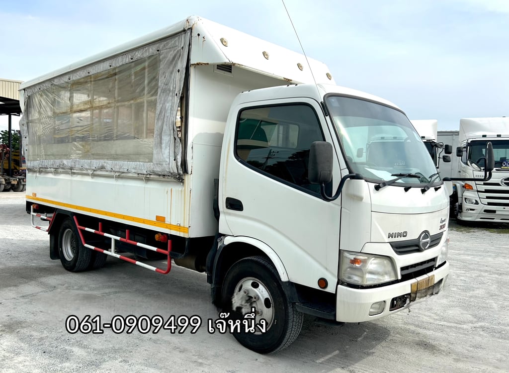 หกล้อโดยสาร Hino Xzu  150 แรงม้า ปี 2557 (0756)