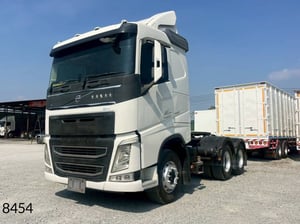 สิบล้อหัวลากสองเพลา Volvo FH 440 แรงม้า ปี 58 (8454) สิบล้อหัวลากสองเพลา Volvo FH 440 แรงม้า ปี 58 (8454)