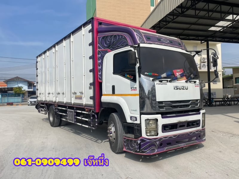 หกล้อตู้สิบบาน Isuzu Ftr 240 แรงม้า ปี 2554 (8574) หกล้อตู้สิบบาน Isuzu Ftr 240 แรงม้า ปี 2554 (8574)
