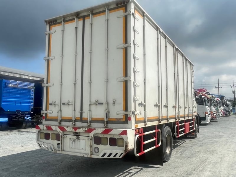 หกล้อตู้สิบบาน HINO FG8J 240 แรงม้า ปี 60 (7915) หกล้อตู้สิบบาน HINO FG8J 240 แรงม้า ปี 60 (7915)