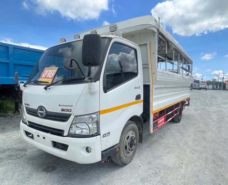 ใครหาอยู่ห้ามพลาด‼️ ☎️โทรเลยตอนนี้ 061-0909499   หกล้อโดยสาร HINO XZU  150 แรงม้า ปี 60 (3079)